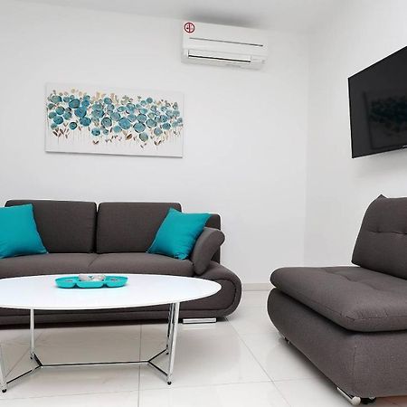 Apartmani "Villa Barbara" Novalja Ngoại thất bức ảnh