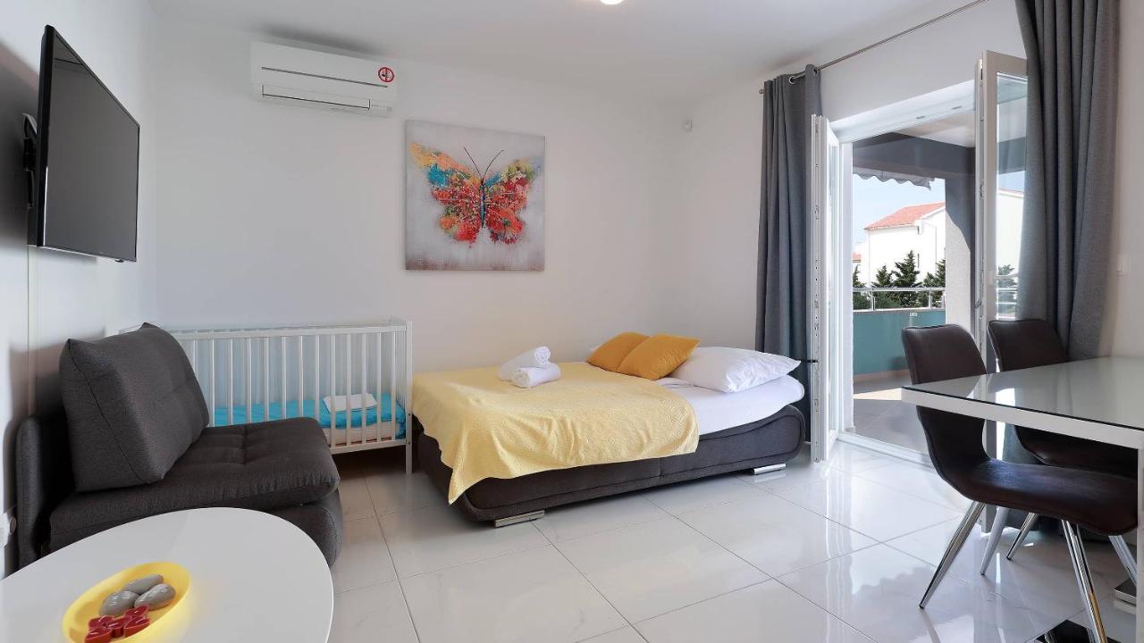 Apartmani "Villa Barbara" Novalja Ngoại thất bức ảnh
