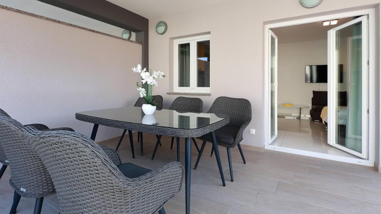 Apartmani "Villa Barbara" Novalja Ngoại thất bức ảnh