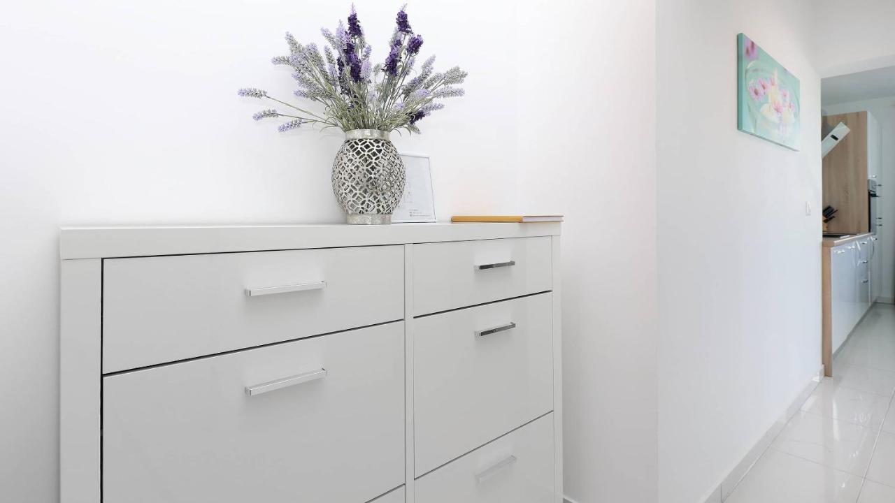 Apartmani "Villa Barbara" Novalja Ngoại thất bức ảnh